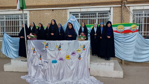  جشن نیمه شعبان و دهه فجر در دبیرستان مستوفی ۲ 