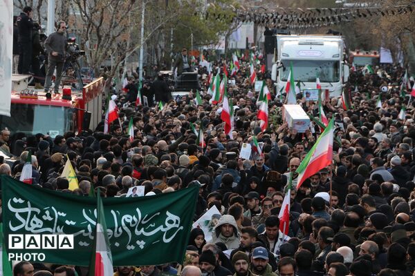 بدرقه پیکر مطهر شهدای حملات آمریکایی - صهیونیستی