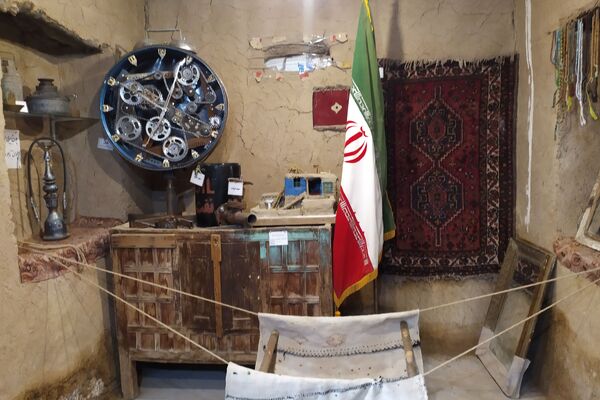 اقامتگاه  بوم‌گردی شهر لپویی -زرقان 