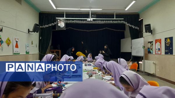 جشن دهه فجر با نقاشی‌های خلاقانه دانش‌آموزان پایه پنجم در کانون پرورشی تفت