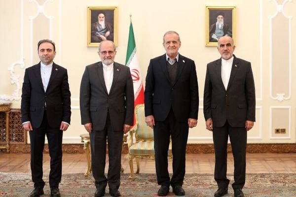 رئیس جمهور: خنثی‌سازی تبلیغات ضدایرانی از مسئولیت‌های مهم سفرا است