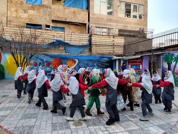 برگزاری جشن چهارشنبه سوری ایمن  در دبستان سارا شهرستان ملارد 