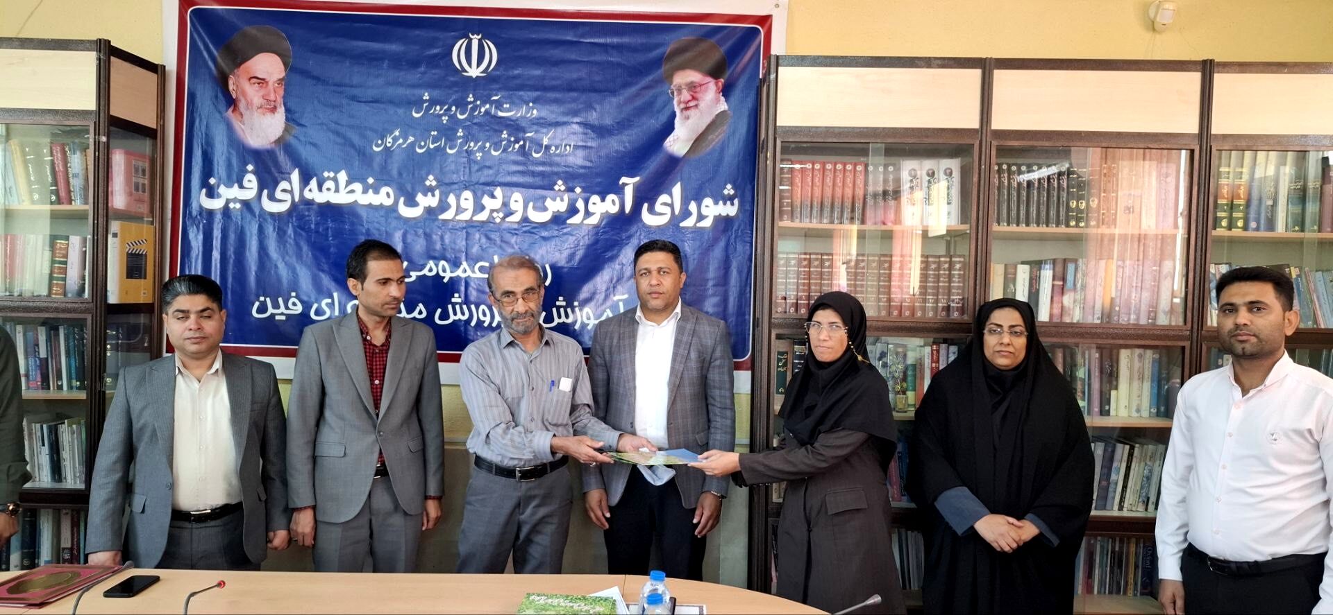 نشست شورای آموزش و پرورش فین با محوریت عدالت آموزشی برگزار شد
