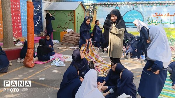 جشن شادی در حیاط مدرسه، دنیای رنگی بچه های رحمانی فرد در روز جهانی کودک