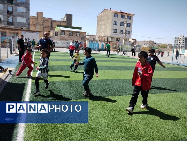 اجرای طرح شهید خرازی ( آزادسازی فضای ورزشی) در دبستان پیامبراعظم ( ص) شهرستان فیروزکوه 