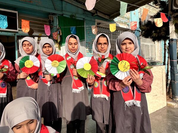 جشن با شکوه دهه فجر در دبستان صدف
