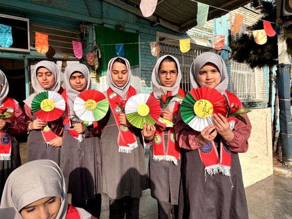 جشن با شکوه دهه فجر در دبستان صدف