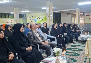 مراسم هفته پیوند اولیا و مربیان در دبستان فردوسی ورامین