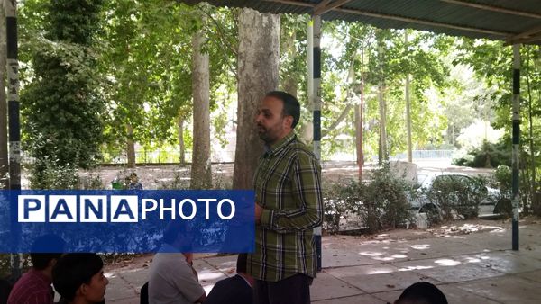 اولین نماز جماعت پایه دهمی ها همراه با کادر دبیرستان شاهد ابوذر غفاری 