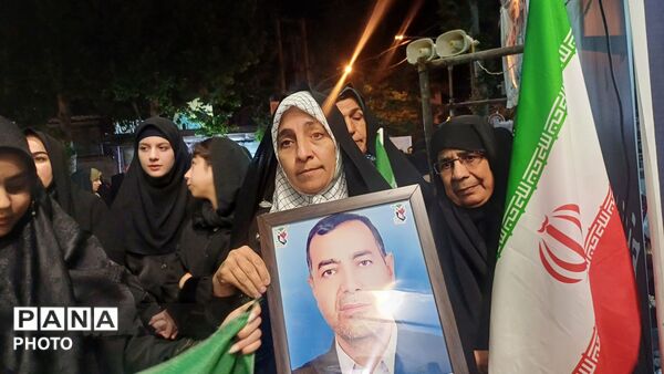 خروش کوهدشتی‌ها در میدان امام خمینی(ره)؛ تجدید میثاق با وطن و آرمان‌های ملی