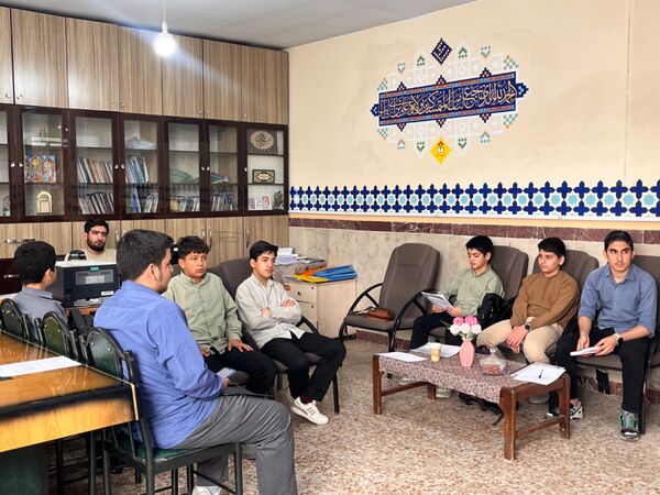 جلسات توانمند سازی دانش آموزان راه یافته به مرحله استانی مسابقات قرآن عترت و نماز