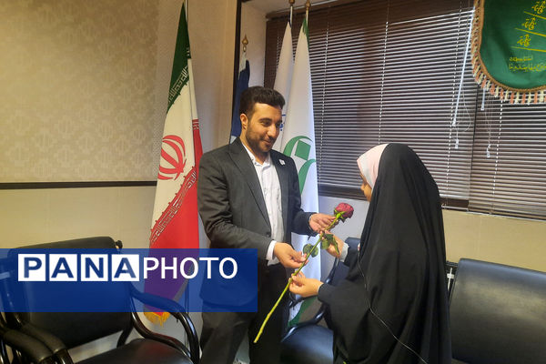 سنگ‌تمام دانش‌آموزان پیشتاز و خبرنگاران پانا برای فرهنگیان