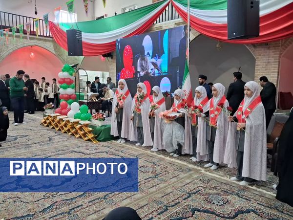 محفل انس با قرآن کریم همراه با نواخته شدن زنگ انقلاب 