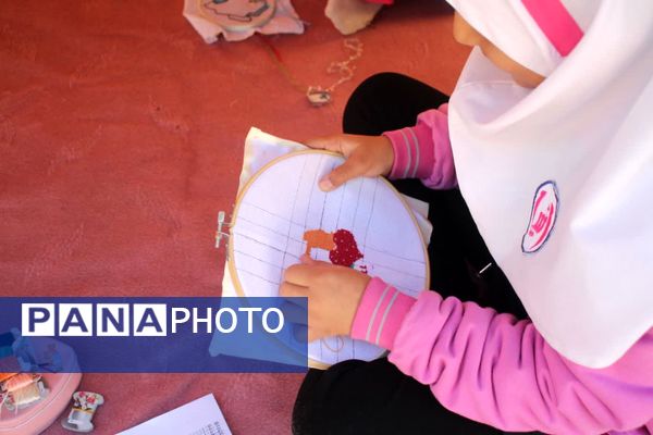 اجتماع استکبار ستیزی و رویداد پلاکاردنویسی دانش‌آموزان سمنان