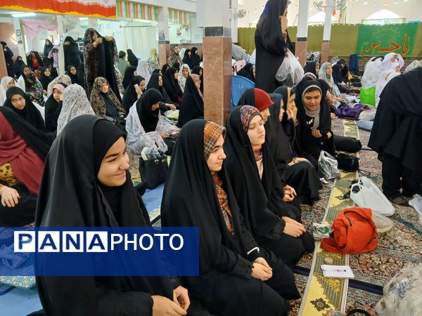 نماز جمعه‌ای با عطر و بوی دهه فجر