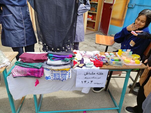 بازارچه کسب و کار در دبیرستان میرزا جعفر سروقد