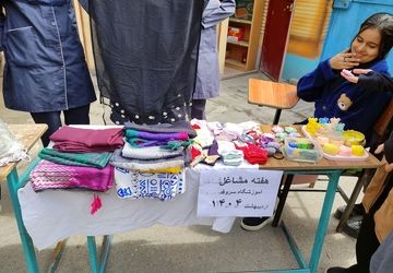 بازارچه کسب و کار در دبیرستان میرزا جعفر سروقد