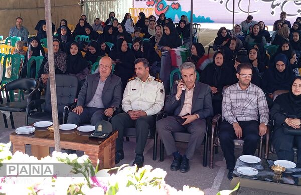 نواختن زنگ جوانه ها با یاد شهدای دانش آموز 