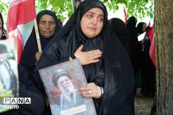 تجمع باشکوه مردم لردگان از گلزار شهدا تا مزار شهدای گمنام چشمه‌برم 
