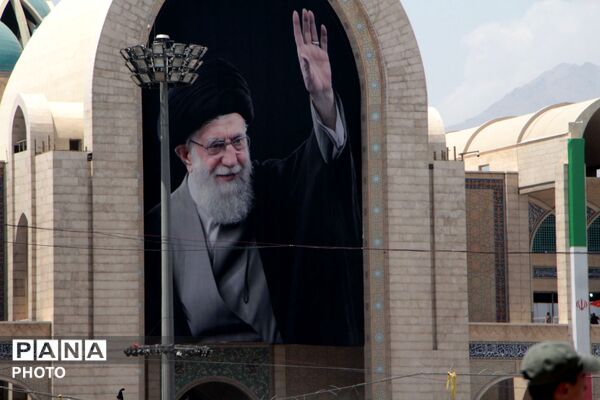 آخرین وداع با قائد شهید: پیکر مطهر آیت‌الله سیدعلی‌خامنه‌ای در میان سیل عاشقان به مصلی تهران رسید 
