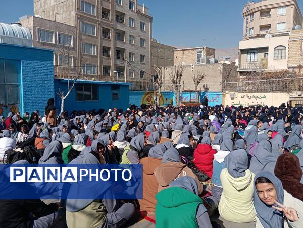 حال و هوای دبیرستان دانش‌نیا در  جشن‌های اعیاد شعبانیه و دهه فجر 