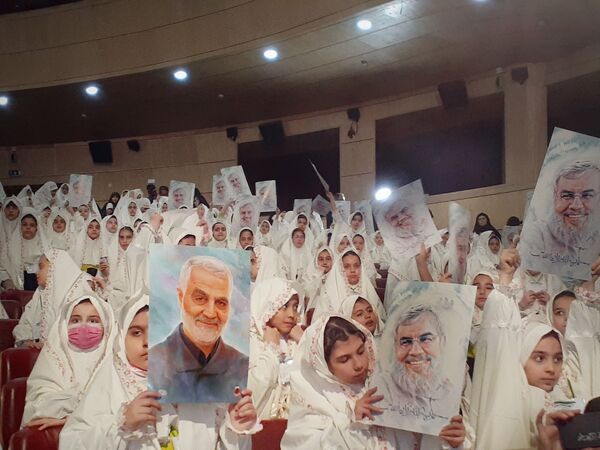جشن تکلیف با شکوه ۲۰۰۰ نفره دانش‌آموزان کلاس سومی منطقه ۱۷