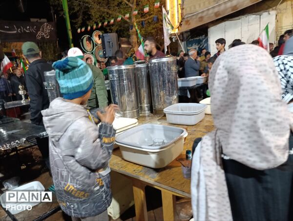 موکب های چایخانه برپا شده در حسینیه امام  خمینی(ره) 