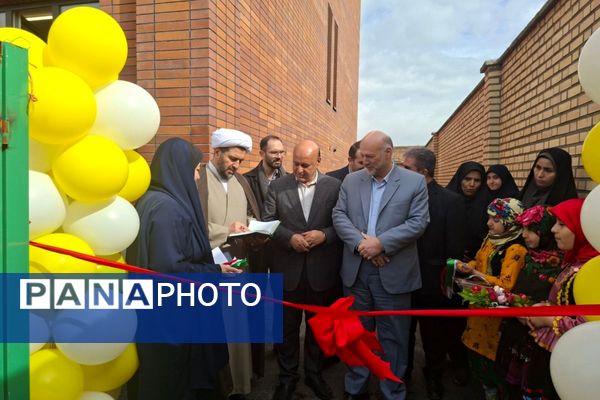 مدرسه خیری حسینی‌راد با چمن مصنوعی و پنل خورشیدی گشایش یافت