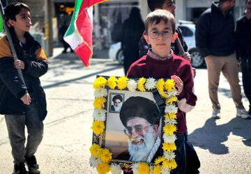 مردم فارسان با شعار‌های انقلابی، وفاداری خود به آرمان‌های رهبر شهید را فریاد زد