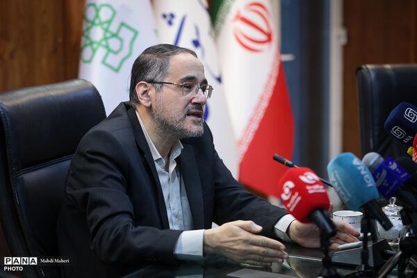 مراسم تجلیل از خبرنگاران و اصحاب رسانه مرکز پژوهش های مجلس شورای اسلامی