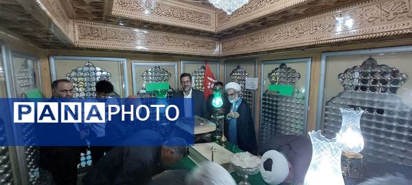 آیین غبارروبی ضریح مطهر حضرت علی‌بن‌امام‌محمدباقر(ع) 