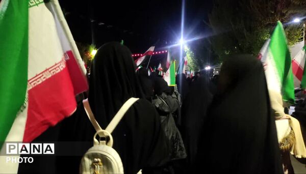 کاروان پیاده در میدان آزادی یزد
