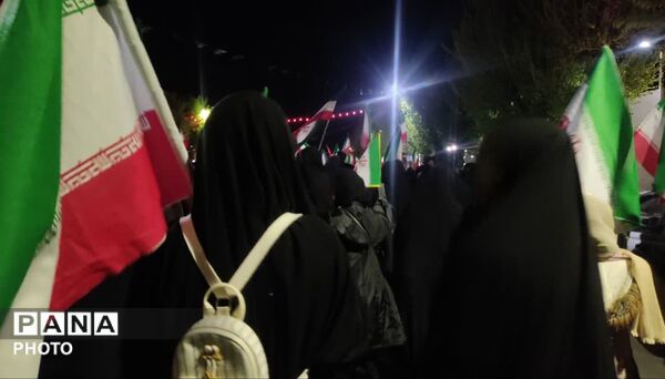 کاروان پیاده در میدان آزادی یزد