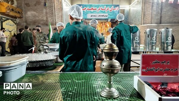 گذری بر غرفه دهه نودی ها و چایخانه حضرت زهرا(س)