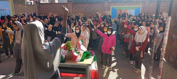 استقبال دانش‌آموزان مدارس شهرستان پردیس از دهه فجر انقلاب اسلامی ایران 