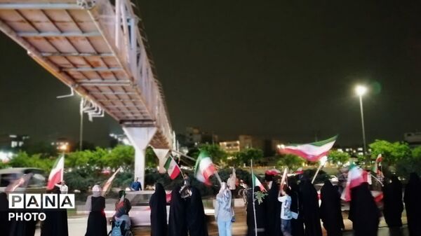حضور پرشور مردم در تجمع انقلابی، صحنه‌ای از همبستگی و ایستادگی
