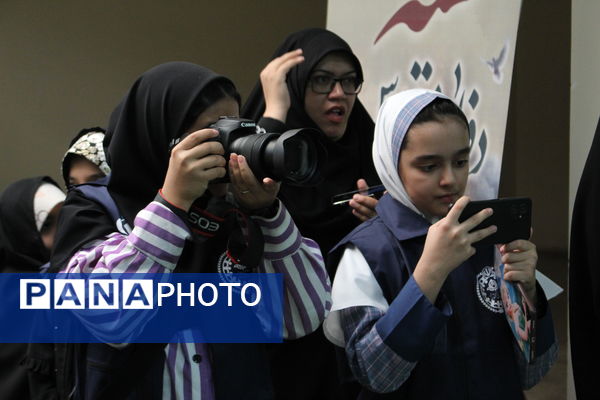 بازدید دانش‌آموز خبرنگاران پانا یزد از باغ موزه دفاع مقدس یزد