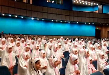 فرشتگان زمینی، جشن تکلیفتان مبارک 