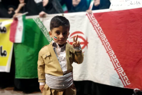 قلب‌های مردم به عشق وطن در  کوهدشت برای ایران، در هفتاد و هشتمین قرار شبانه
