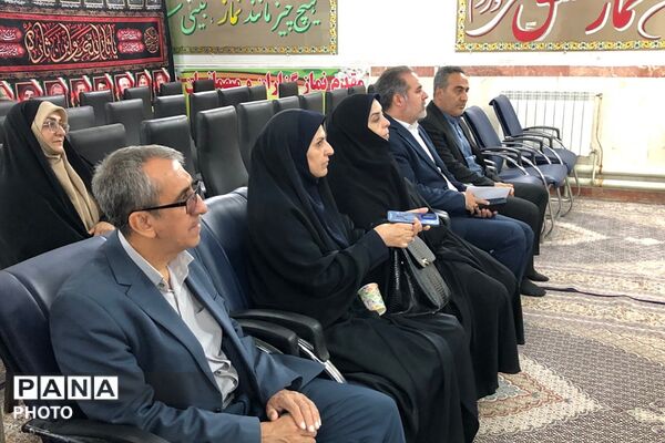 آیین نواختن زنگ مهر با حضور مدیر آموزش و پرورش ناحیه دو شهرری 