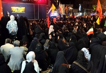 مراسم عزاداری محرم در میدان ۲۲ بهمن هر شب برگزار می شود 