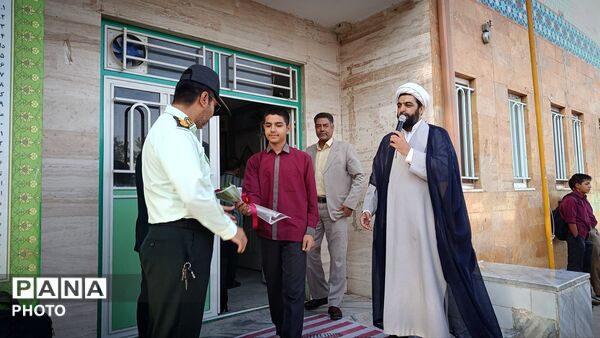 گرامیداشت هفته نیروی انتظامی در دبیرستان میثاق