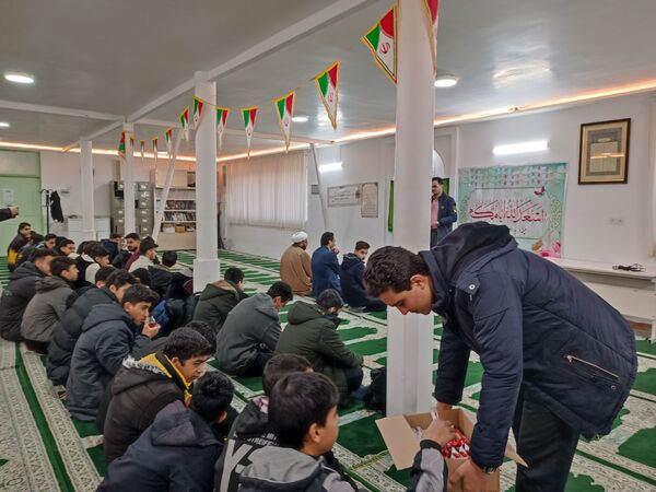 جشن ولادت باسعادت حضرت مهدی (ع) در دبیرستان نمونه آیت‌الله خامنه‌ای