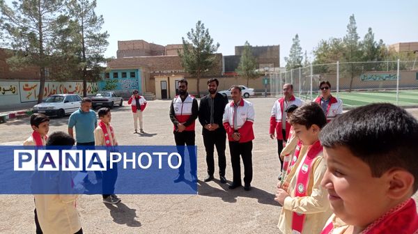 مراسم اهدای بسته های لوازم التحریر به دانش آموزان لازم التوجه دبستان شهید پسندیده فدافن