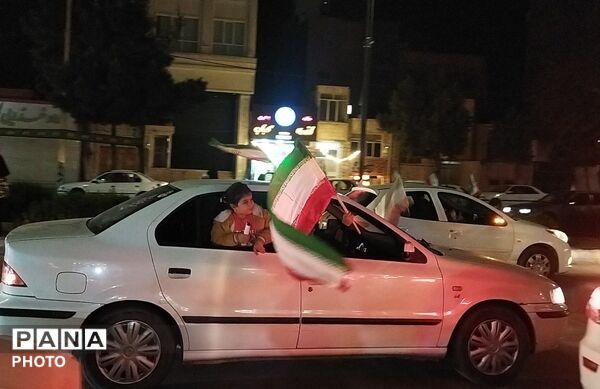 حضور دهه نودی ها در رژه ماشینی بلوار فضل نیشابور 