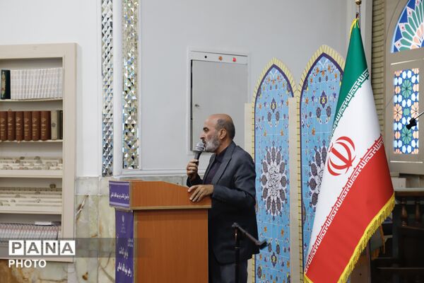 یادبود رهبر شهید در اداره‌کل آموزش و پرورش شهر تهران 