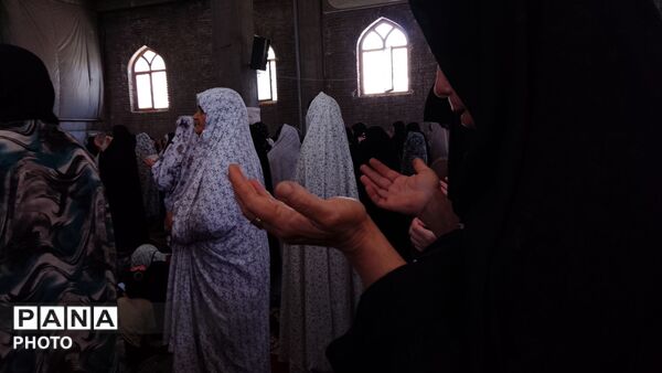 نماز جمعه در مسجد جامع شهرستان نیشابور 