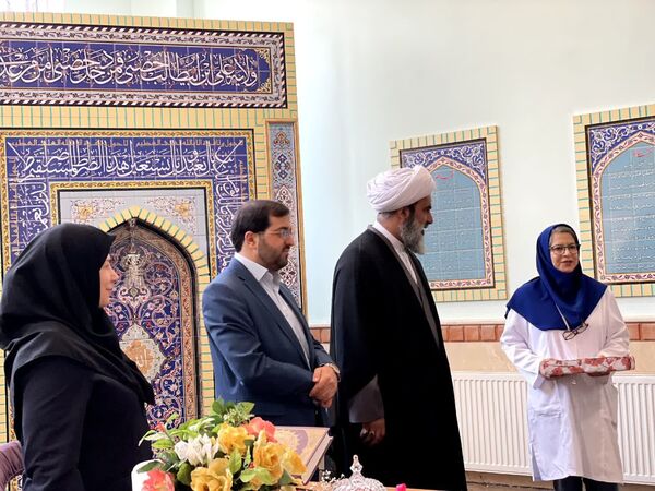 بازدید امام جمعه ملارد از نمایشگاه مشاغل هنرستان فنی و حرفه‌ای طوبی به مناسبت هفته سلامت و هفته معرفی مشاغل