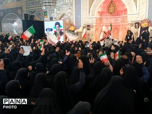 اجتماع بیعت بانوان با رهبر انقلاب اسلامی  در حرم مطهر رضوی