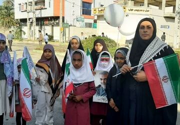 فریاد آزادی‌خواهی دانش‌آموزان میناب در سالروز پیروزی انقلاب‌اسلامی